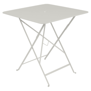 Světle šedý kovový skládací stůl Fermob Bistro 71 x 71 cm